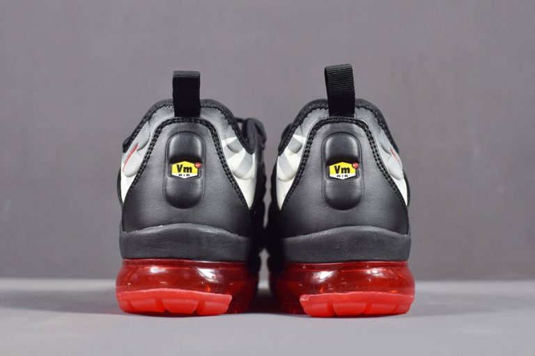 vapormax plus red shark