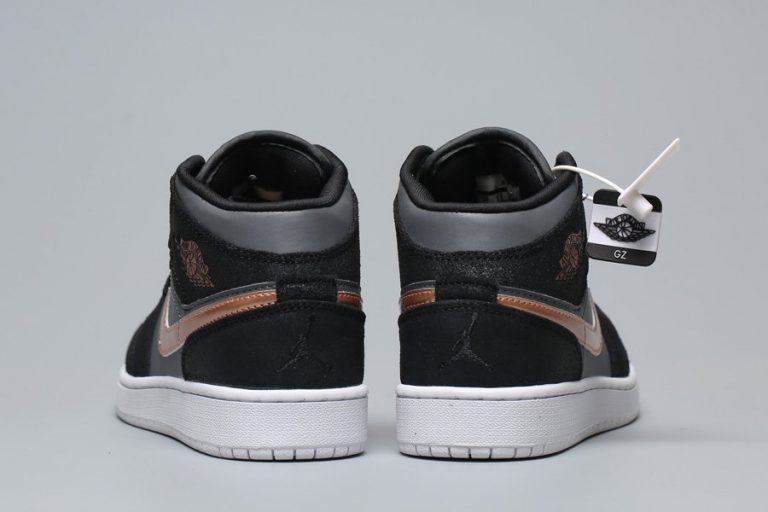 Grade School Air Jordan 1 Mid Black/Metallic Red BronzeDark GreyWhite