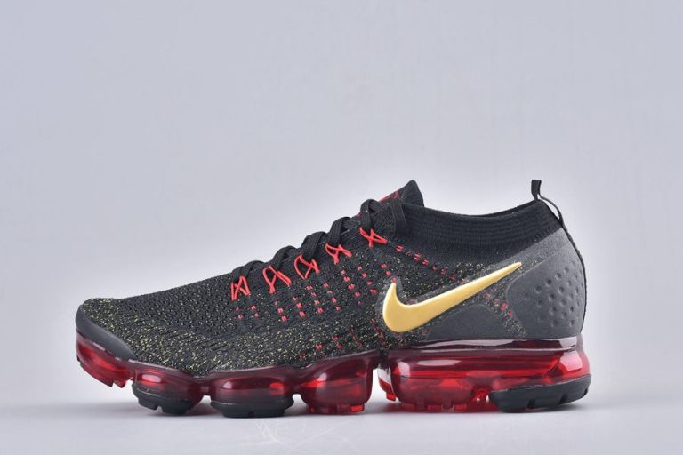 vapormax dark team red