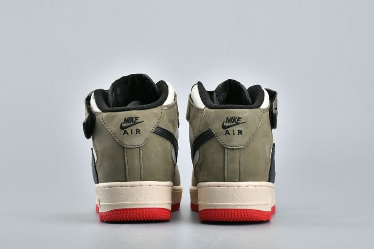 travis scott backwards nike