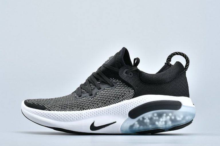 black and white nike joyride