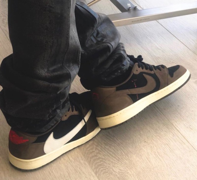 travis scott jordan 1 mocha on feet