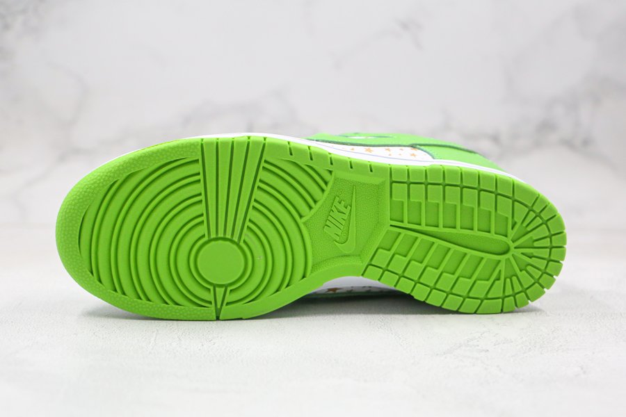 Supreme x Nike SB Dunk Low Stars Mean Green DH3228-101 - FavSole.com